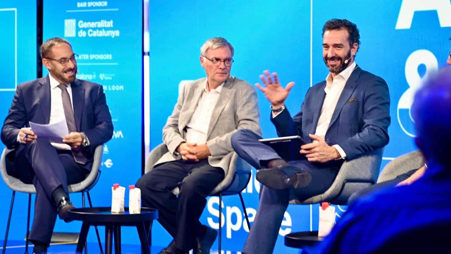 Ignacio Rubio, presidente de ASETRA, moderando el debate sobre aviación inteligente en BNEW 2026